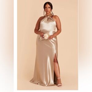 MONICA DRESS
SHINY SATIN NEUTRAL
CHAMPAGNE